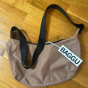 NWT Baggu medium crescent bag